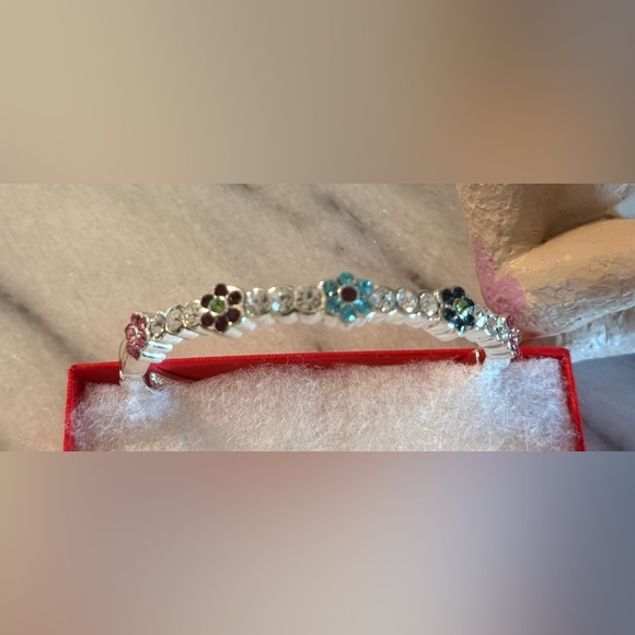 Silver Tone Flower Bracelet Rhinestones Secure Clip Closure Fashion Jewelry - Picture 6 of 14